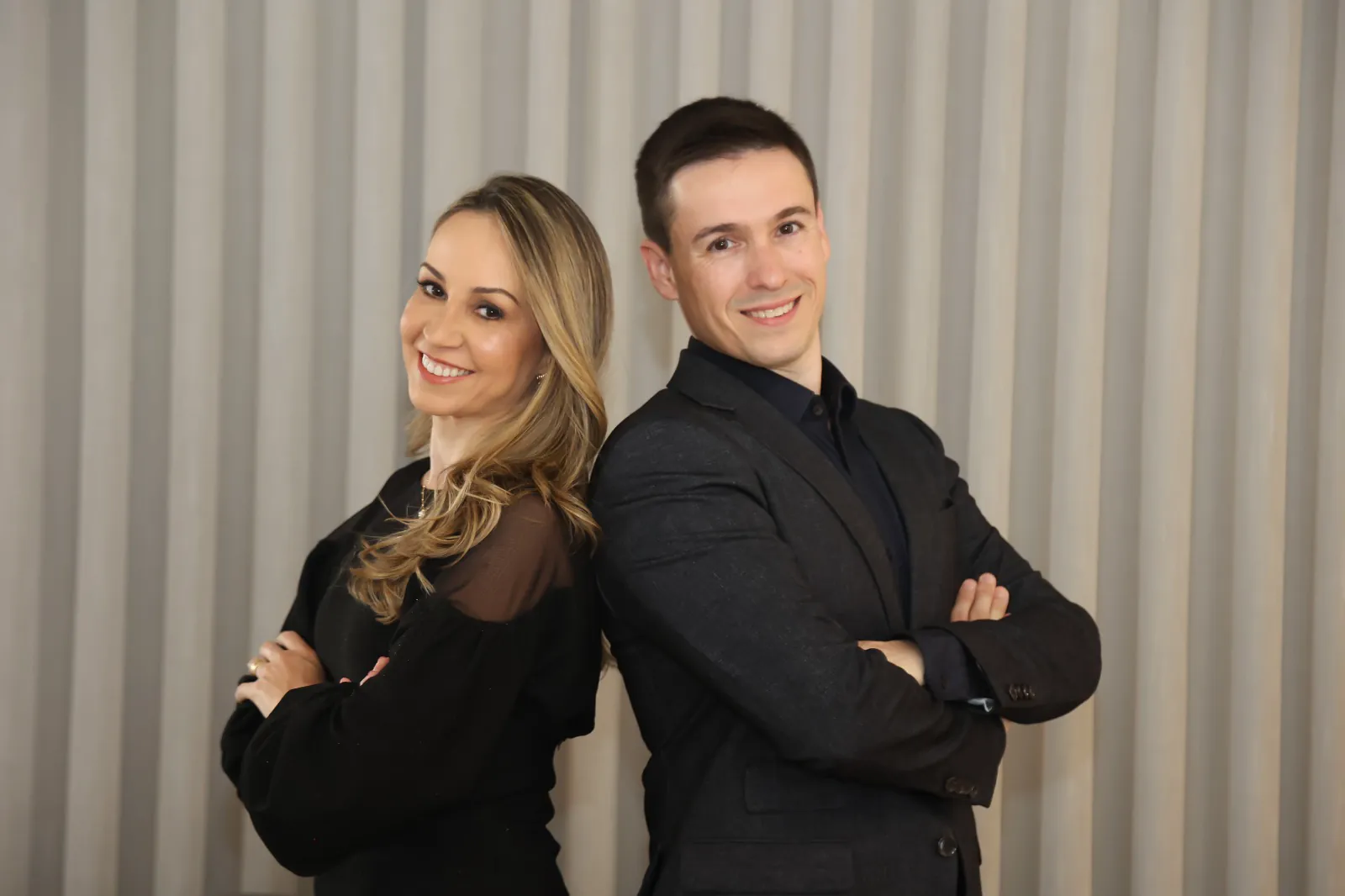 Dra. Juliana Villela Vieira e Dr. Ricardo Nascimento — equipe médica do Instituto Corpore